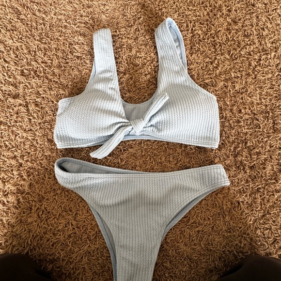 Bikini - Picture 1 of 1